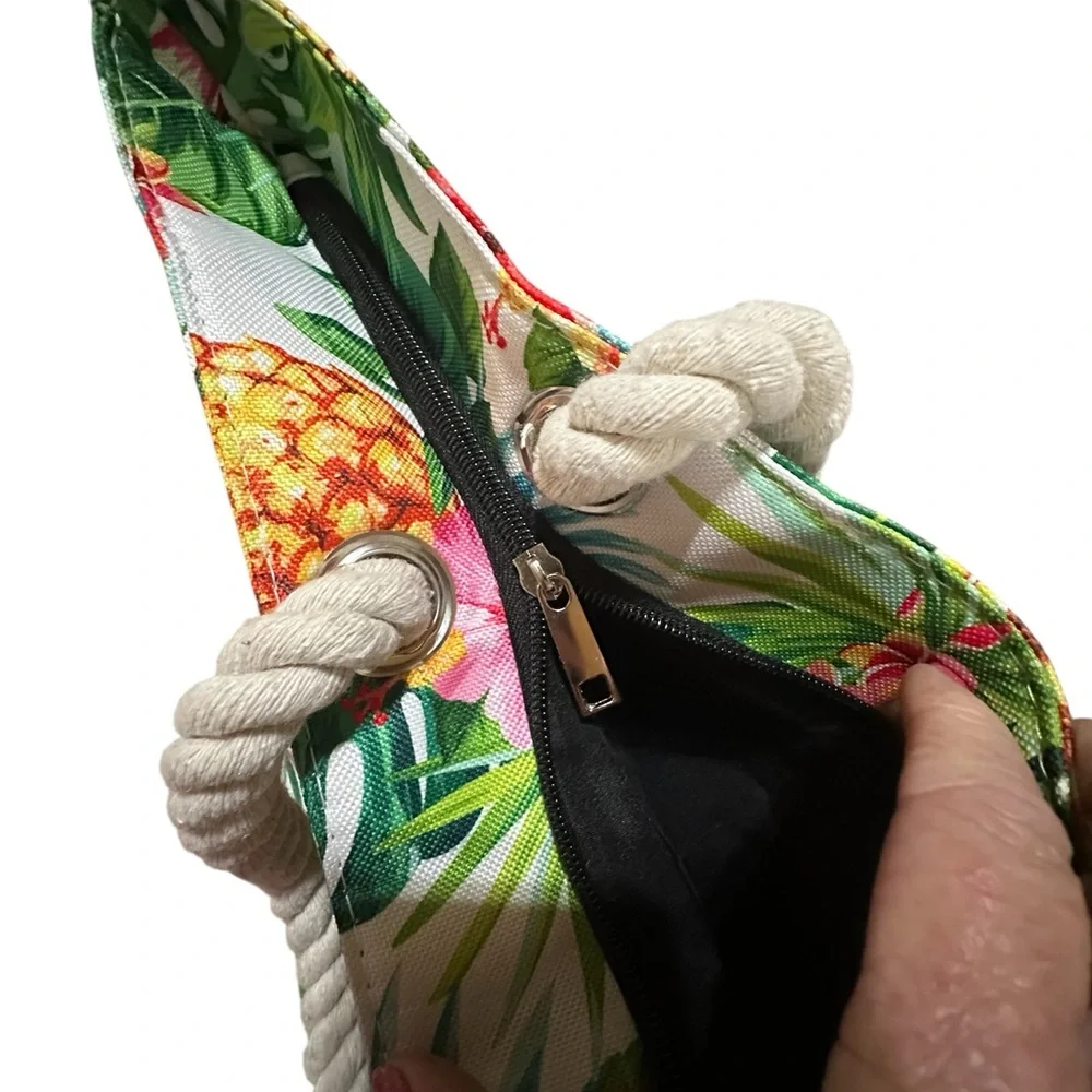 Tesalate Tropical Floral Tote Bag with Bold Botanical Print. New in Box